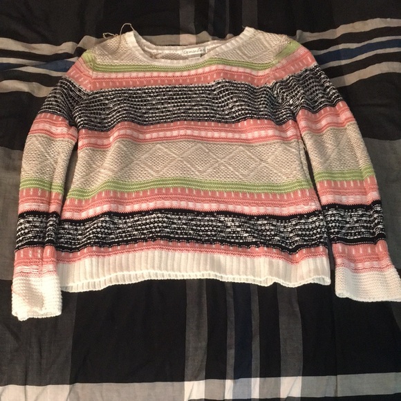 A medium colorful sweater - Picture 2 of 4